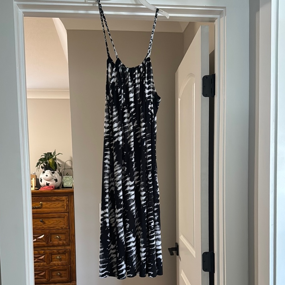Elegant Black and White Maxi Dress